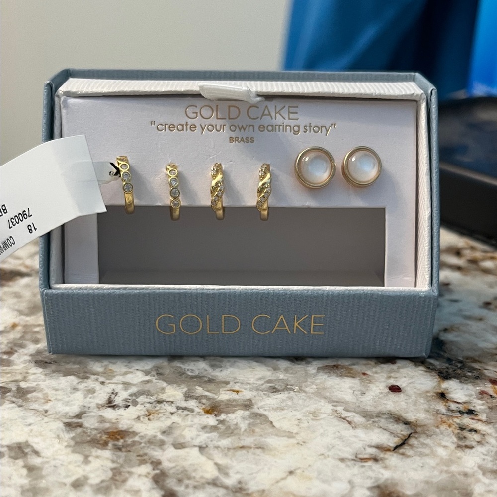 GOLD CAKE Women's Gold and Pearl Earring Set